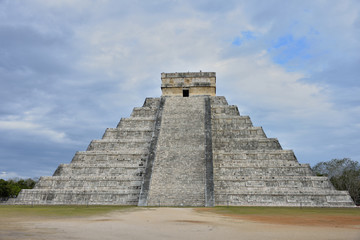 Obraz na płótnie Canvas Pyramid Kukulcan Chichen Itza