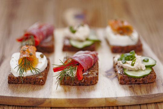 Delicious little sandwiches with tuna, cheese, prosciutto and ve