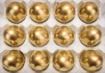 many of gold eggs in container