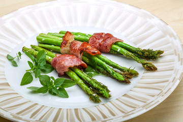 Grilled asparagus with bacon
