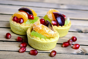 Fruit tart on table