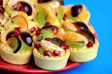 Mini tart with fruit