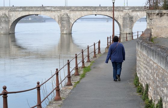 Promeneur en bord de loire