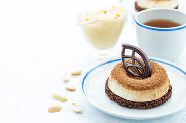 chocolate cake with peanut mousse