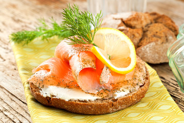 lachs brötchen