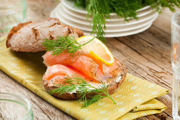 lachs brötchen