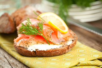 lachs brötchen