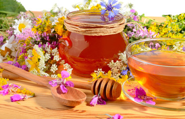 Obraz na płótnie Canvas Honey with tea