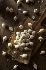 Obraz na płótnie Canvas White Organic Pearl Onions