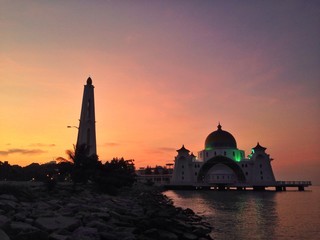 Obraz premium majestic of of holy mosque during sunrise