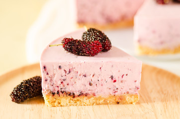 Mulberry cheesecake on wooden plate