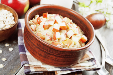 Porridge with caramelized apples