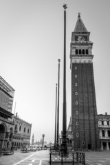Fototapeta na wymiar Campanile de la place San Marco à Venise