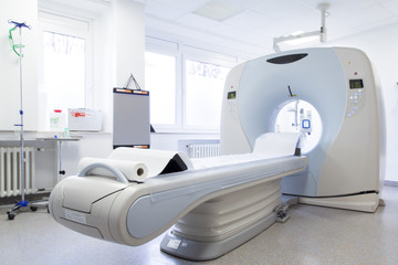 Computertomograf CT im Krankenhaus Klinik Praxis Gerät