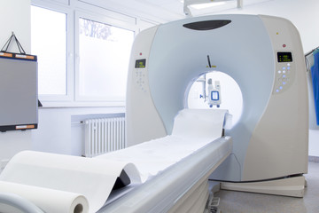 Computertomograf CT im Krankenhaus Klinik Praxis Gerät