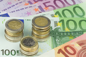 Euromünzen auf Banknoten
