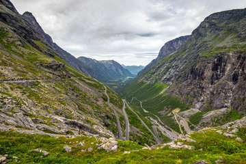 Norwegia ,  góry, droga troli, słynna z ostrych zakrętów