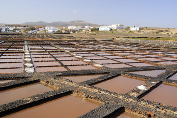 Obraz premium Evaporation ponds for sea salt production