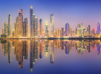 Fototapeta premium Piękna panorama przystani w Dubaju. ZEA