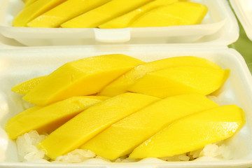 Mango slices and sweet rice