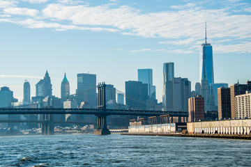 Obraz premium Manhattan most na letnim dniu