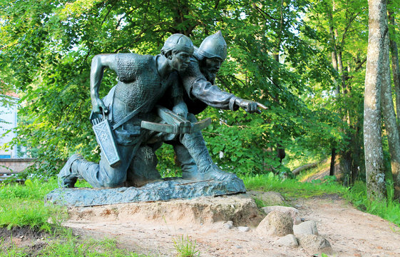 TWO WIKINGS SCULPTURE IN ESTONIA