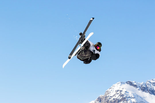 salto acrobatico con sci