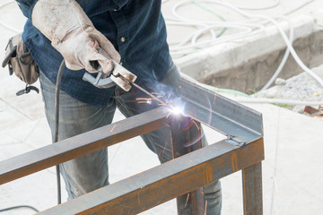 Pipe threading machine