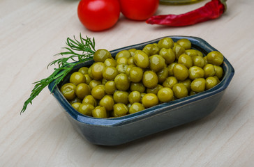 Green canned peas