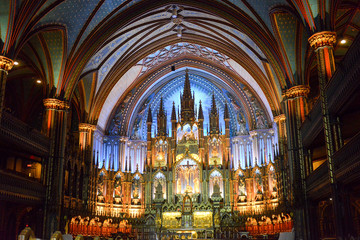 Fototapeta na wymiar Notre Dame Basilica - Montreal, Canada