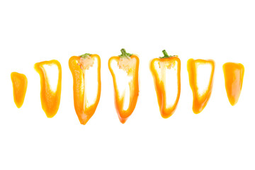 Paprikaschote im Querschnitt aufgereiht