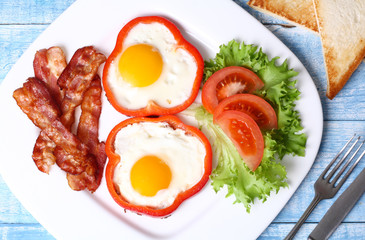 Breakfast fried eggs, bacon, tomatoes and lettuce