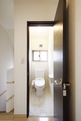 戸建て住宅  2階に設置したトイレ施工例　