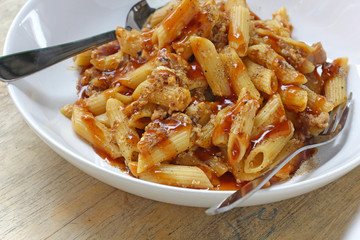Stir-fried macaroni with ketchup and pig