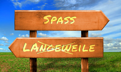 Strassenschild 33 - Spass