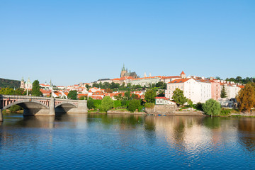 Fototapeta na wymiar cityscape of Prague with Vitus cathedral