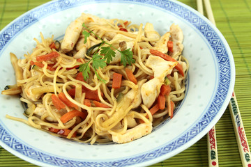 nouilles chinoises et poulet
