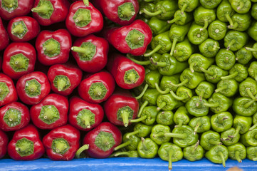 kırmızı ve yeşil biberler