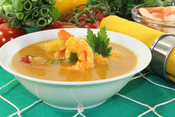 Currysuppe mit Garnelen
