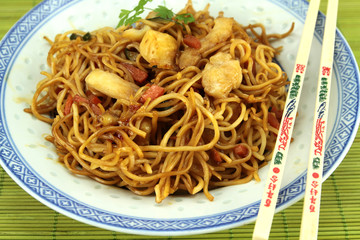 nouilles chinoises saint-jacques et poissons