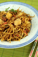 nouilles chinoises saint-jacques et poissons