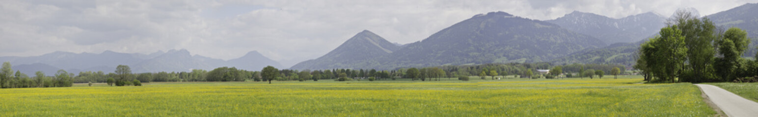 Obraz premium Panorama von den Bayrischen Alpen in Bad Feilnbach