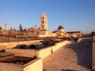 Fototapeta na wymiar old city roof top walk in Jerusalem