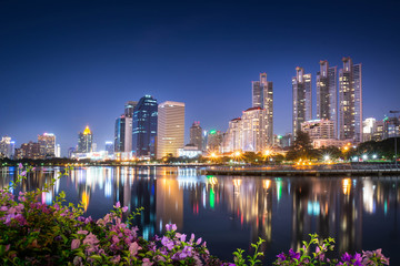 Fototapeta na wymiar Bangkok city scape at night