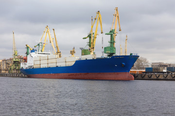 Fototapeta premium cargo ship at berth