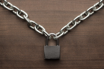 Fototapeta na wymiar check-lock and chain concept
