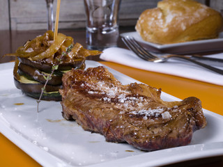 Entrecotte Beef with potatoes and peppers