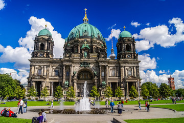 Berliner Dom mit Fernsehturm Alex und Rotes Rathaus