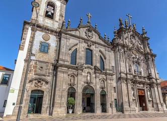 Nossa Senhora do Carmo das Carmelitas church facade in Porto