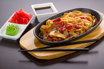 Udon (thick wheat noodles) with meat and vegetables